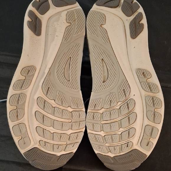 Asics Gel- Kayano 31 Gray Athletic Shoes with Breathable Knit Mesh - Picture 11 of 11